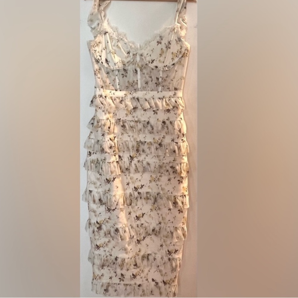 V. Chapman Women's White and Yellow Dress